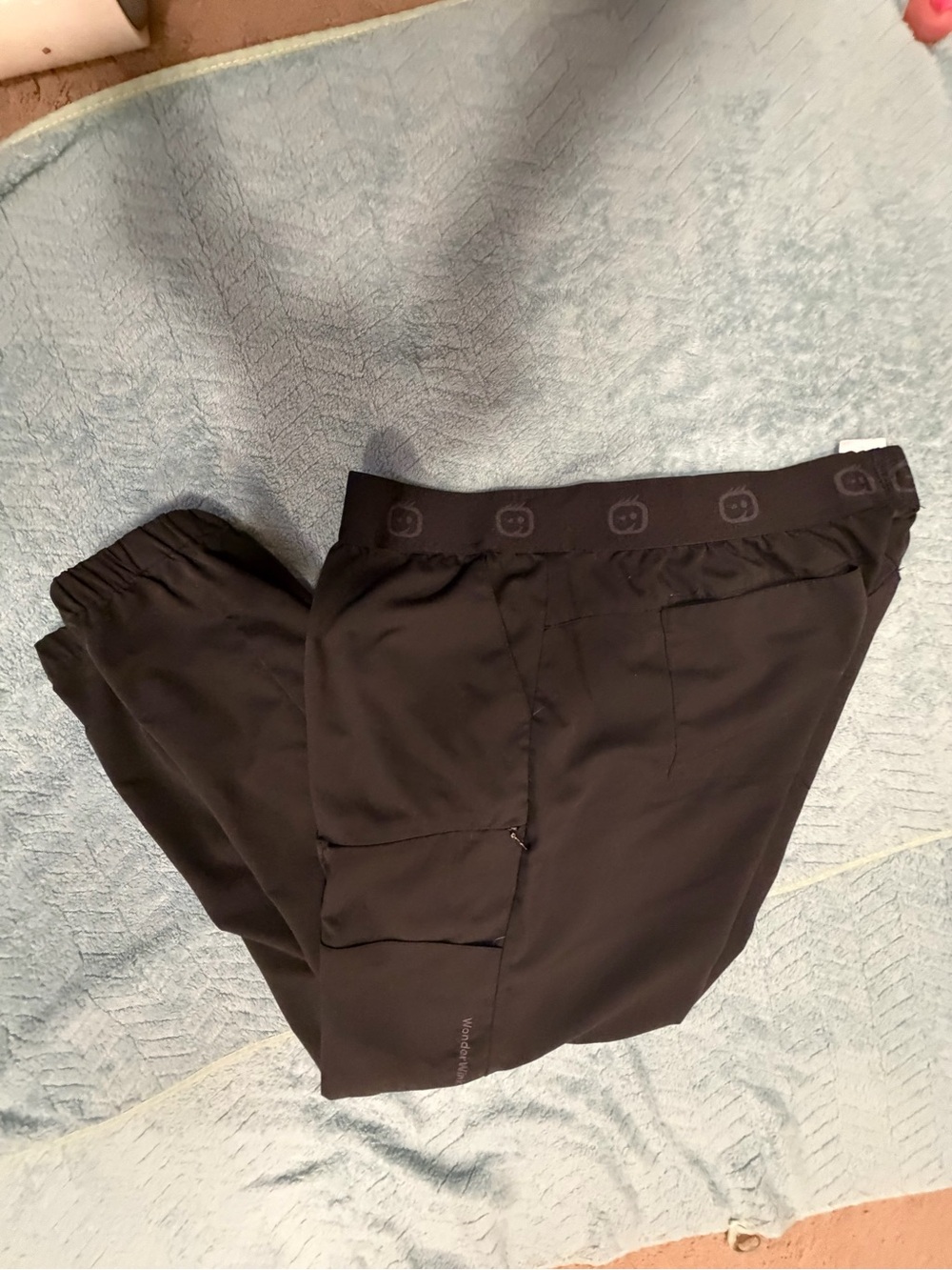 WonderWink Black Jogger Scrub Pants with Elastic Logo Waistband Medium Petite,